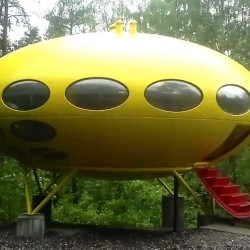 Futuro Matti Suuronen spaceship yellow pod modern future pop