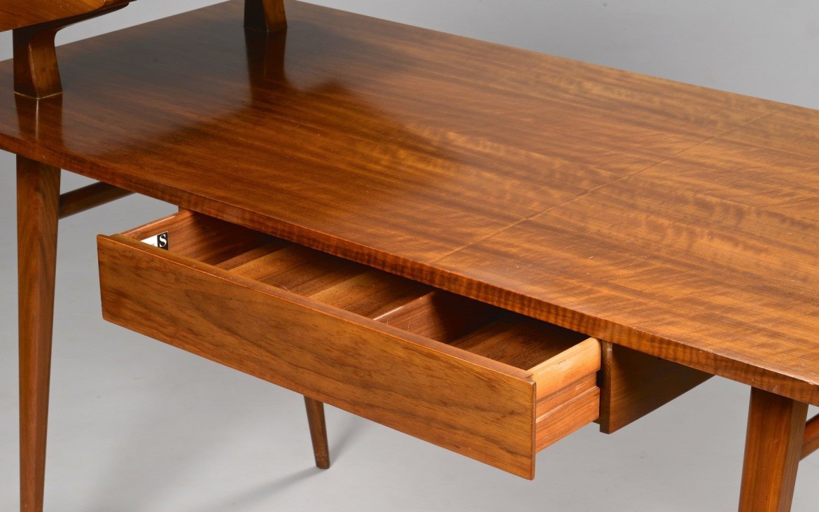 Photo: Case Antiques