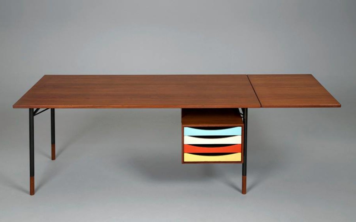 The Finn Juhl 'Nyhavn' table/desk with tray unit shown here with optional drop leaf extension. First produced by Bovirke of Denamark in 1953. Photo: jacksons.se