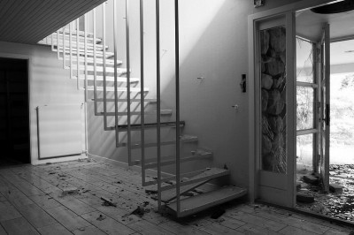 abandoned mid century modern house architecture ruins