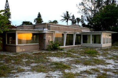 abandoned mid century modern house architecture ruins