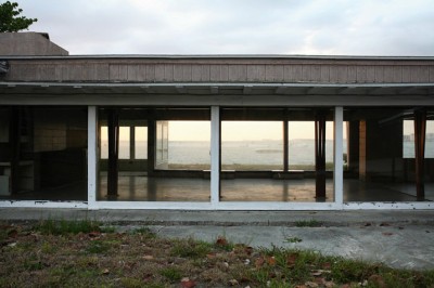 abandoned mid century modern house architecture ruins