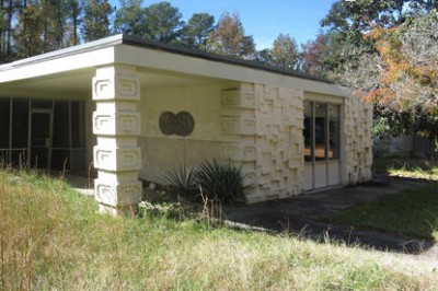 abandoned mid century modern house architecture ruins