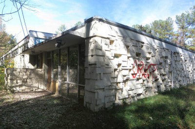 abandoned mid century modern house architecture ruins
