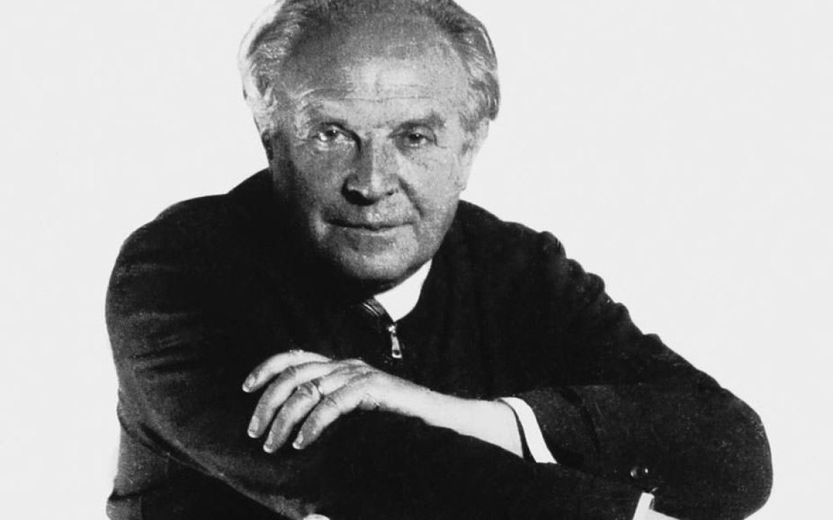 Designer and architect Gio Ponti met the head of Singer & Sons, Joe Singer, in the late 1940's. A meeting that would result in Ponti's designs being introduced to the American market. 