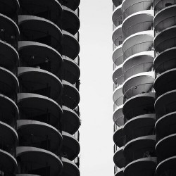 Marina City Bertrand Goldberg corncob chicago illinois landmark
