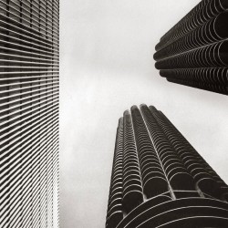 Marina City Bertrand Goldberg corncob chicago illinois landmark